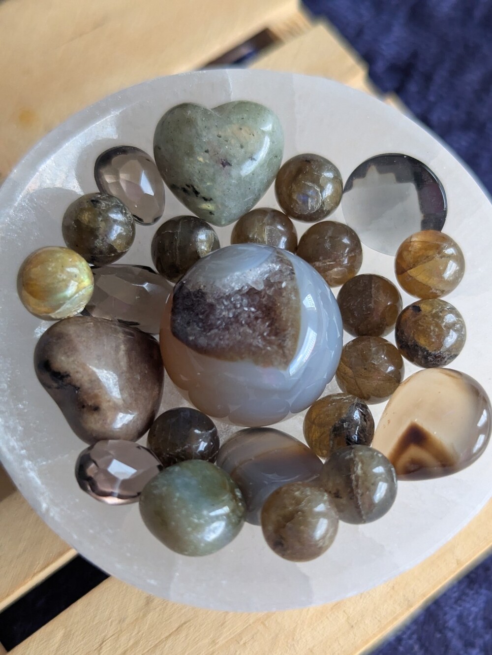 Earthy tone 🌎 Grounding Bowl Golden Labradorite sphere + Banded Agate Crystal